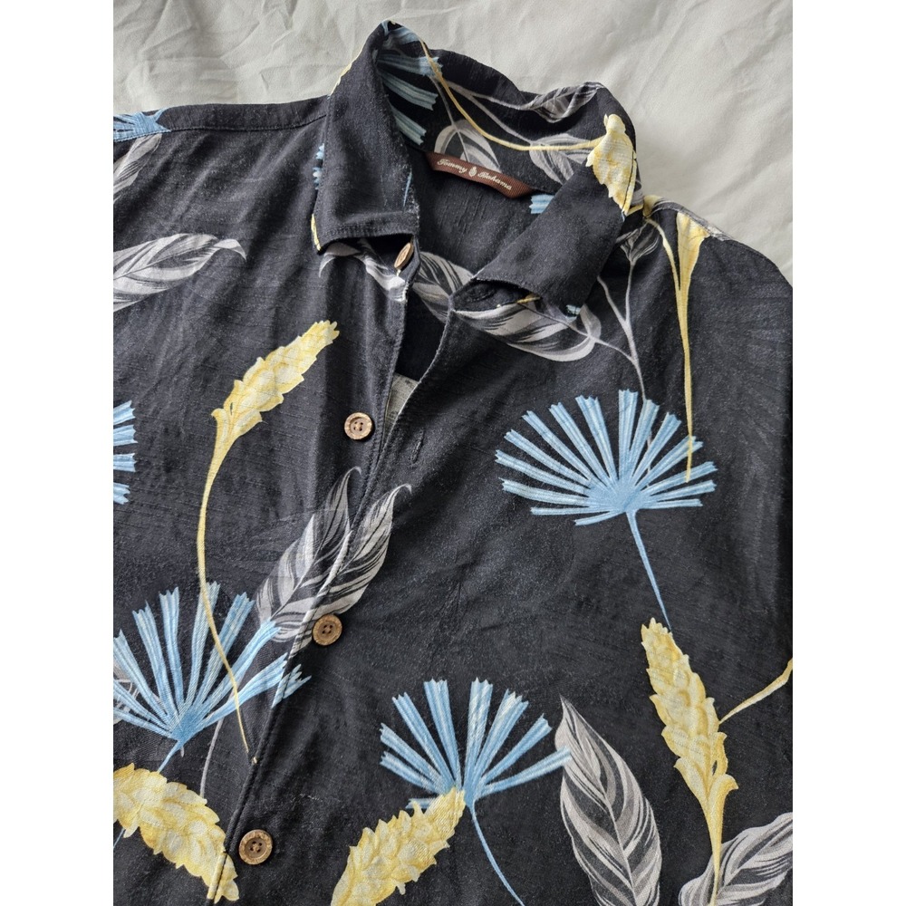 Tommy Bahama Hawaiian Shirt Button Up Short Sleeve‎ All Over Print Silk/Rayon M
